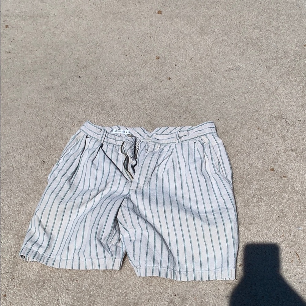 CLAIBORNE STRIPED SHORTS